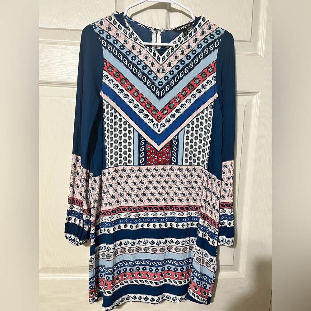 EXPRESS Multicolored shift dress | XS